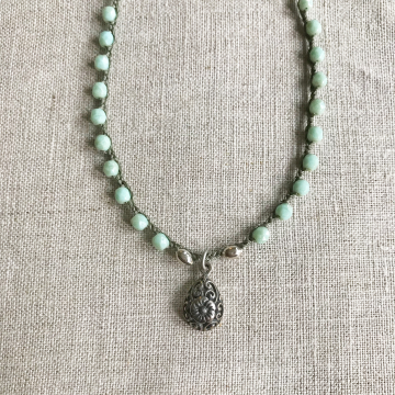 Mint necklace detail